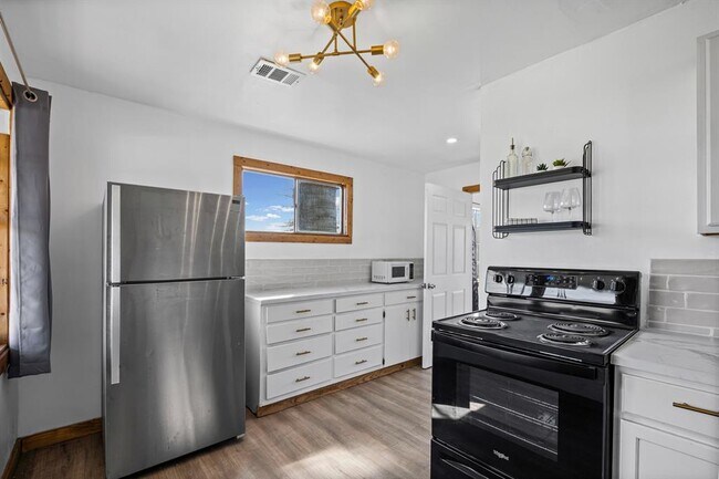 Foto del edificio - 1418 Kingshill Dr