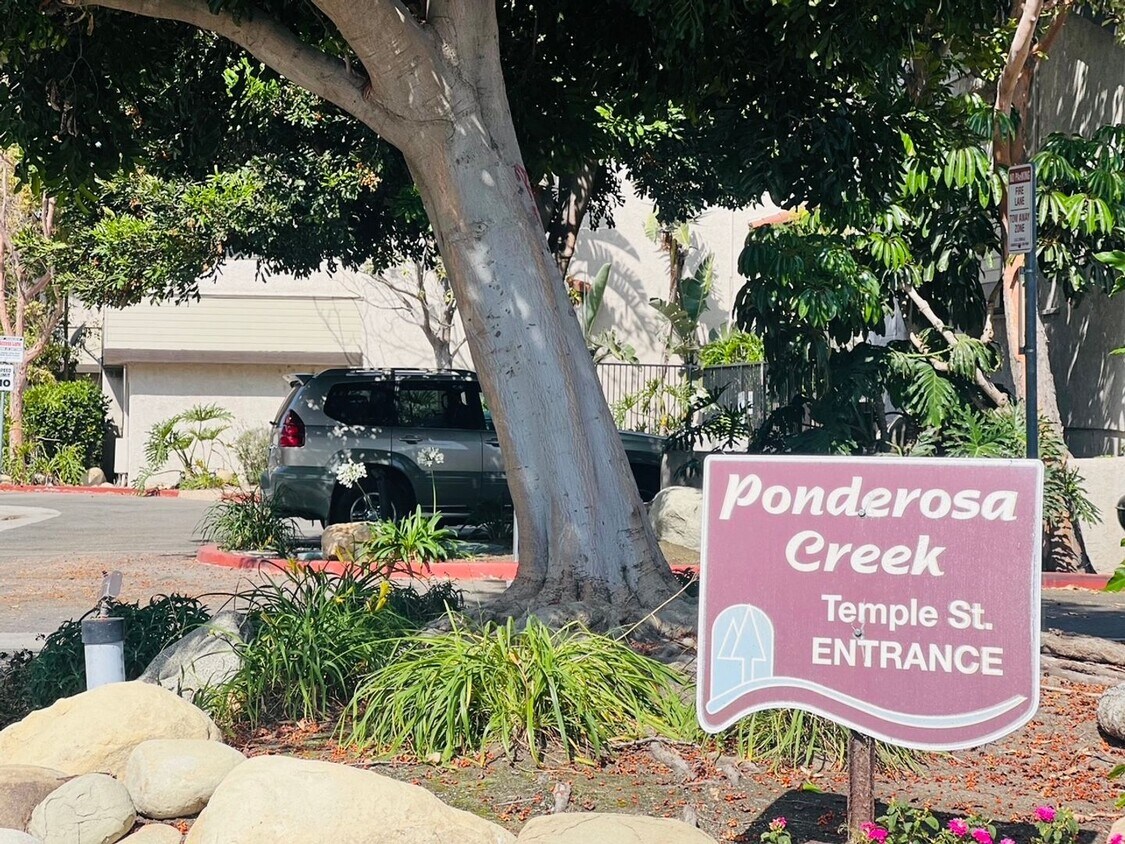 Foto principal - Luxury Living Awaits: Stunning Remodeled C...
