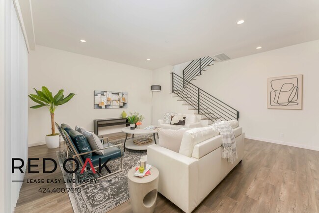 Building Photo - Stunning and Spacious Brand New Four Bedro...