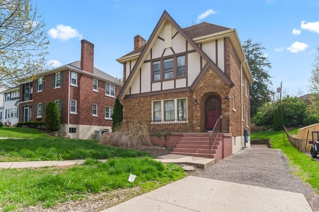 Building Photo - 11 Burdsall Ave