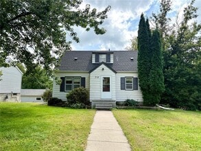 Building Photo - 718 E Elm St