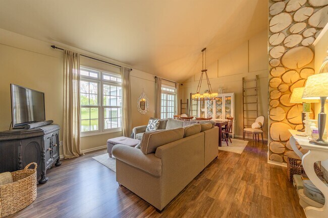 Foto del edificio - Fully Furnished Executive Condo