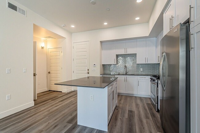 Building Photo - Beautiful One Bedroom in Old Town!