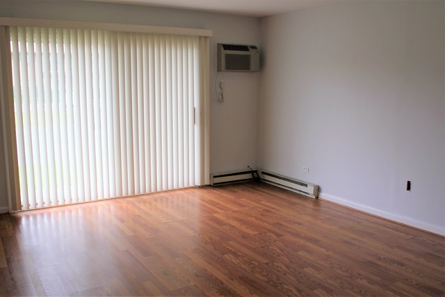 Sala de estar - 860 E Old Willow Rd