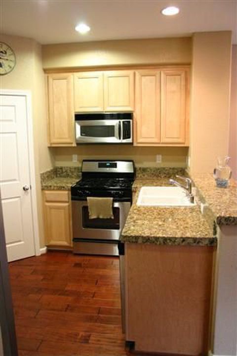 Building Photo - Brentwood 3 bedroom, 2.5 bath Coppergate T...