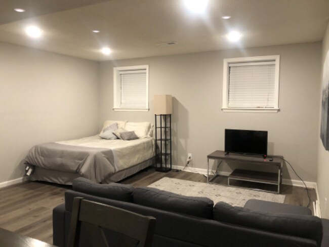 Foto del edificio - 828 Chestnut Wood Ln