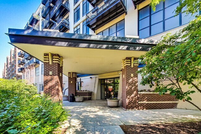 Foto del edificio - SW CORNER 2 BED / 2 BATH CONDO IN UNIVERSI...