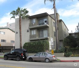 Building Photo - 830 S Barrington Ave