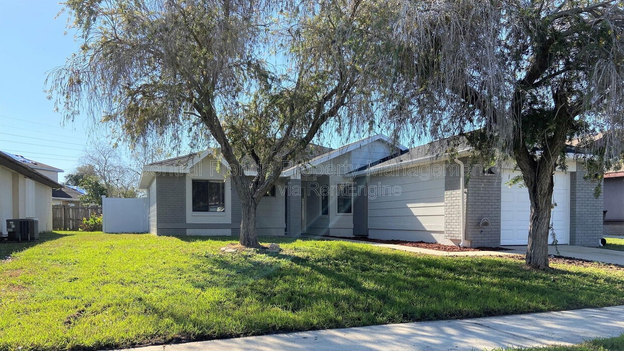 Foto principal - 281 Chicago Woods Cir
