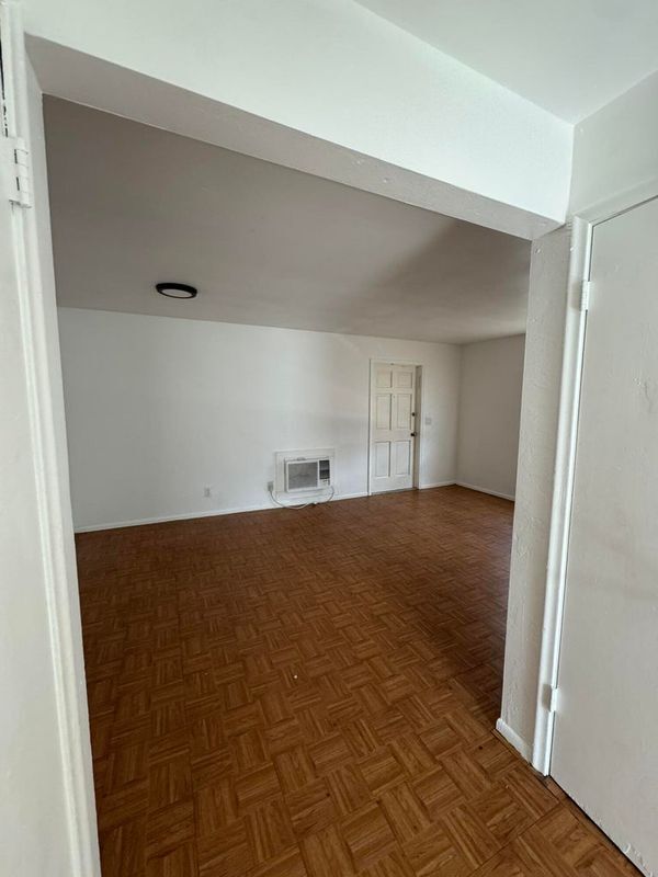 Foto del edificio - 1245 W 35th St