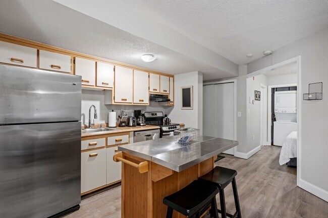 Building Photo - 5 Blackstone Dr