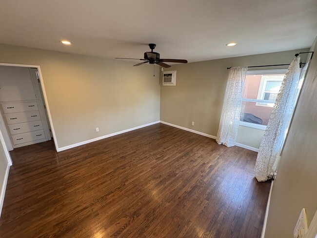 Large living room with two windows - 4410 36th St