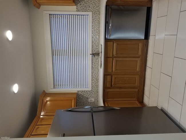 Building Photo - 2 br, 1 bath Apartment - 3017 Barnes Ave