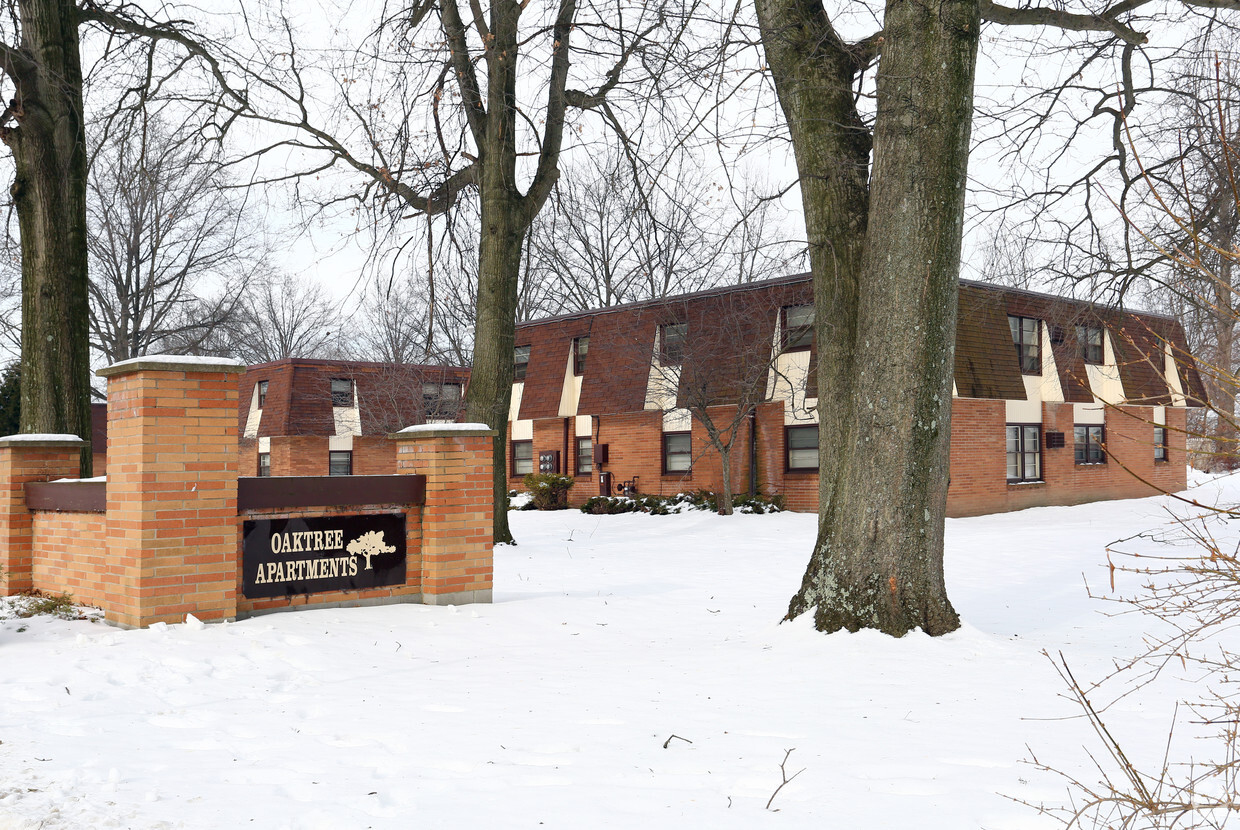 Building Photo - Oaktree Apartments