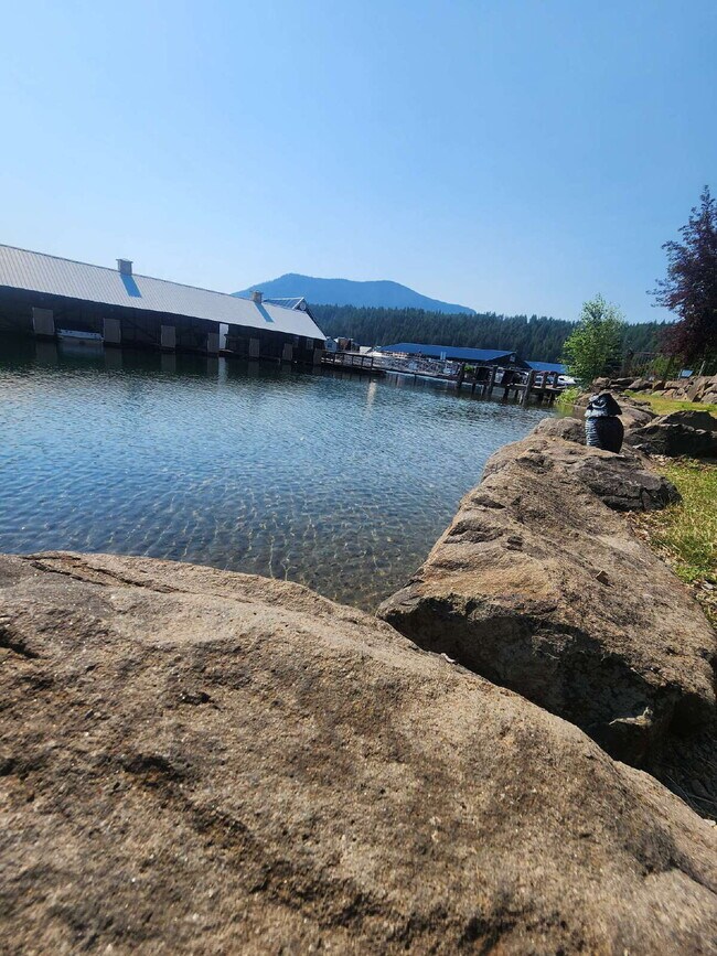 Foto del edificio - Bayview Lakeside Charmer