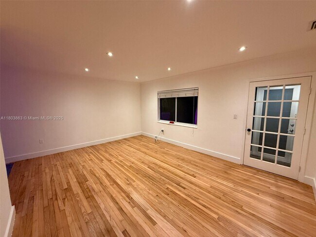 Foto del edificio - 3985 SW 10th St