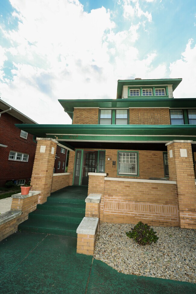 Foto del edificio - 4058 Central Ave