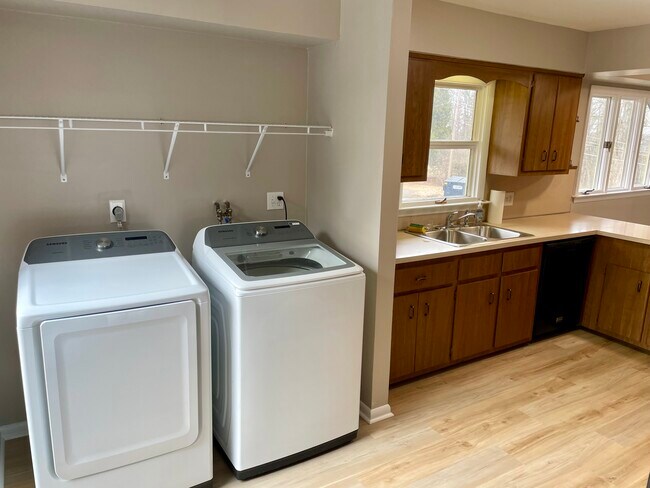 Foto del edificio - 513 Waverly Ave