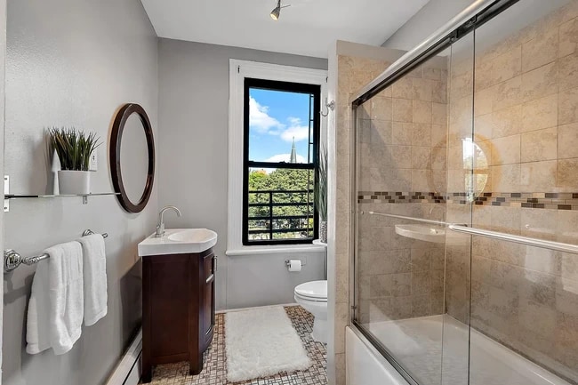 Building Photo - 544 Bramhall Ave