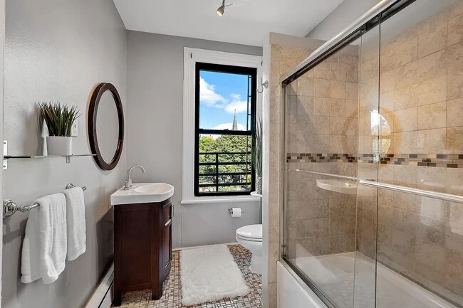 Foto del edificio - 544 Bramhall Ave