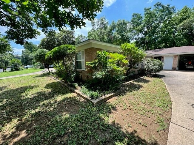 Foto del edificio - 1900 Fairlawn Ln