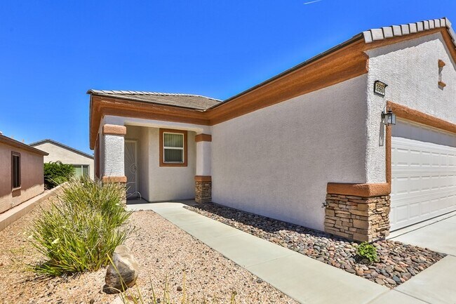 Building Photo - 2560 Serene Moon Dr - Gorgeous Clark Floor...