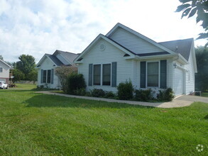 Building Photo - 203 Pine Bark Dr