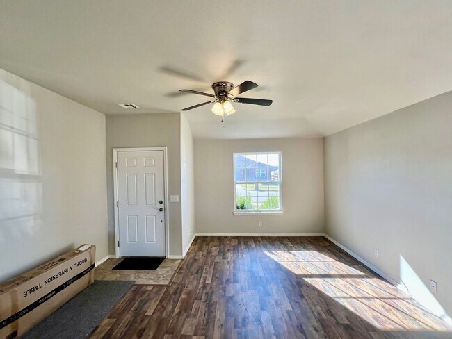 Foto del edificio - Well-maintained 3-bedroom, 2-bath single-story home built in 2016.