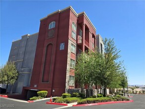Building Photo - 20 E Serene Ave