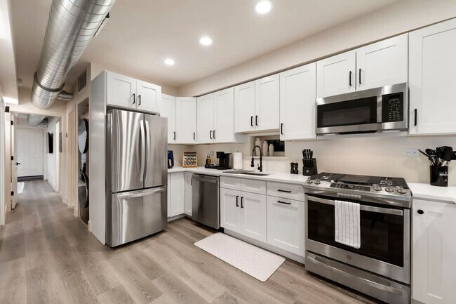 Foto del edificio - 1543 N Claremont Ave