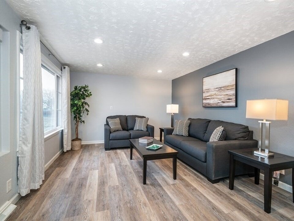 Primary Photo - Cozy 3 Bed 2 Bath Updated Home!