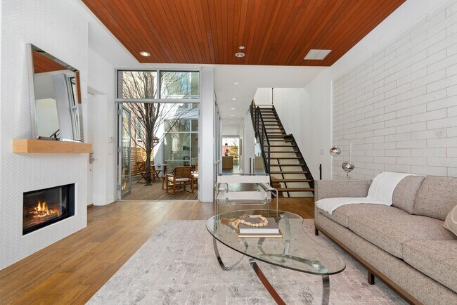 Foto del edificio - 1831 N Marshfield Ave