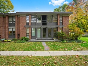 Building Photo - 160 Fairfield Woods Rd Building Photo - 160 Fairfield Woods Rd