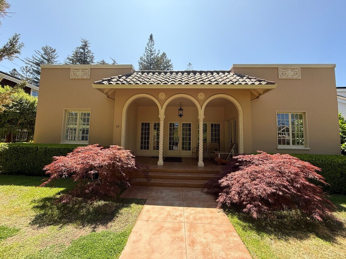 Foto principal - TIMELESS 1920s SPANISH COLONIAL FOUR BEDRO...