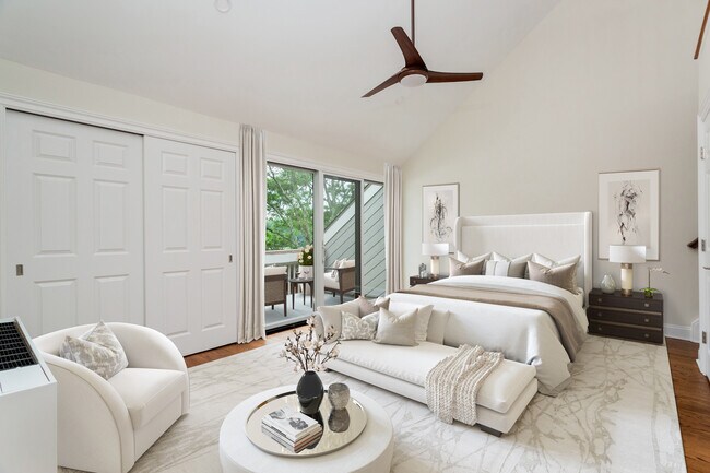 Master Bedroom - 15 River Rd
