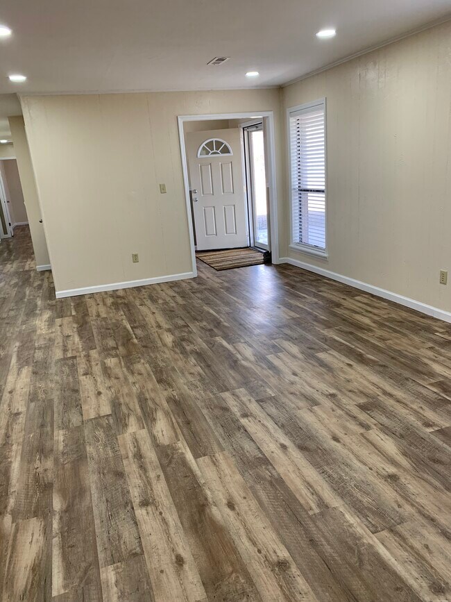closets in entrance - 955 Rives Rd