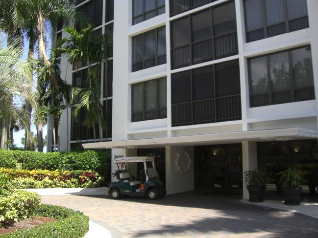 Building Photo - 7802  Lakeside Boulevard 735