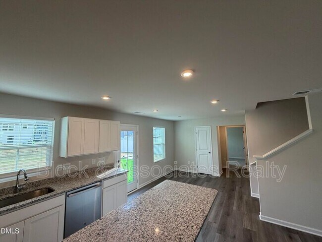 Building Photo - 489 Autumn Moon Dr