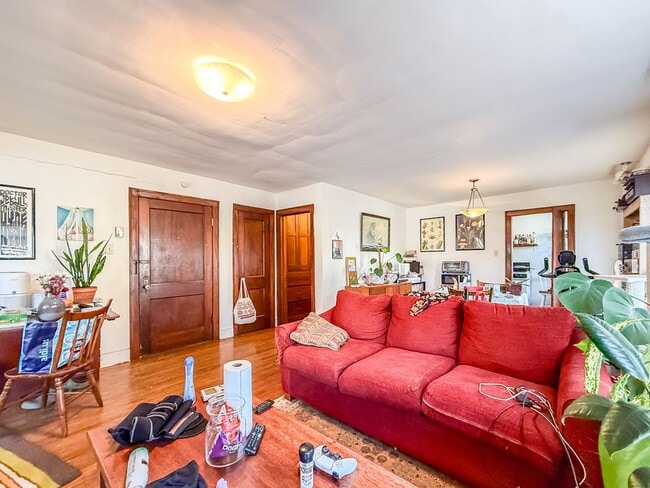 Building Photo - Charming & Convenient 2 Bedroom Near UIUC – Great Location!