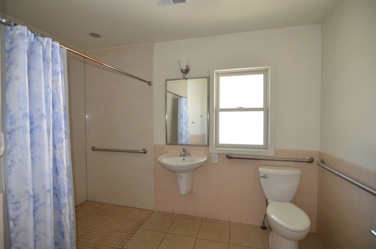 Primary Photo - 2620 Losantiville Ave