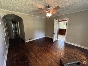 Building Photo - 111 E Screven St