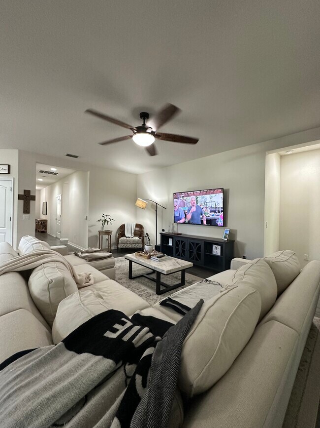 Foto del edificio - 14580 Cedar Hill Dr