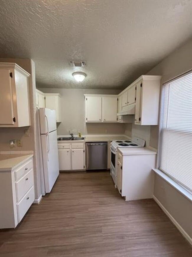 Building Photo - 296 Friendship Ln