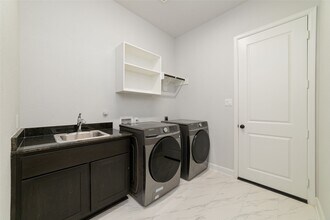 Building Photo - 2338 Shooting Star Ln