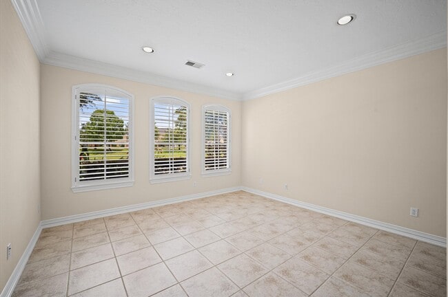 Building Photo - 2047 Palm Forest Ln