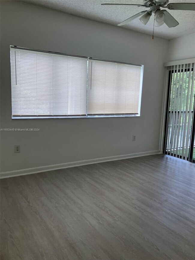 Foto del edificio - 2445 SW 18th Terrace