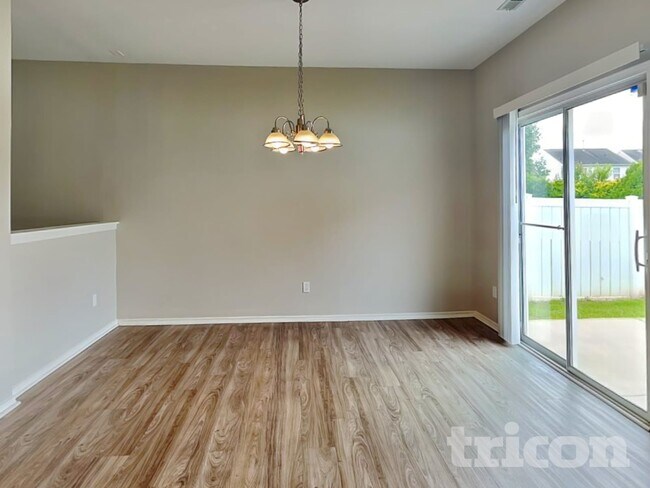 Foto del edificio - 969 Willow Creek Dr