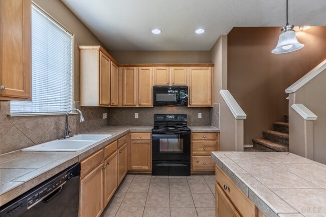 Building Photo - 58992 Greenbrier Loop