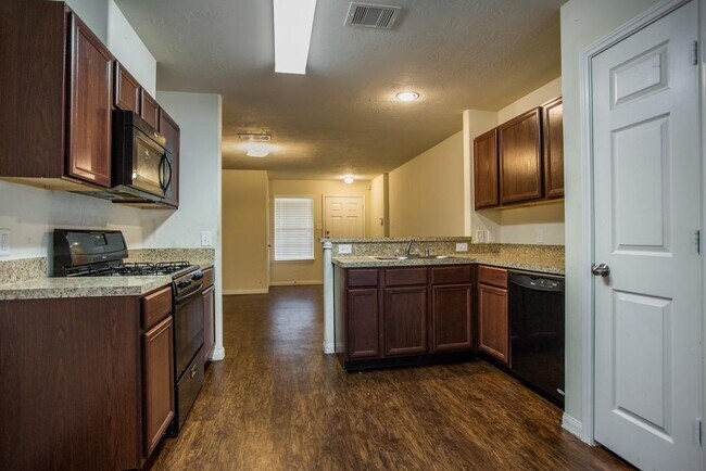 Foto del edificio - 21427 Palma Grove Way