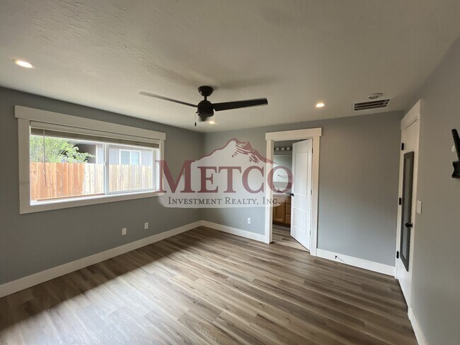 Foto del edificio - 536 Creswood Dr